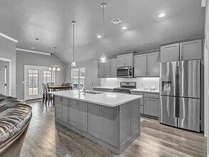8913 Stacy Lynn Ln in Yukon, OK - Building Photo - Building Photo