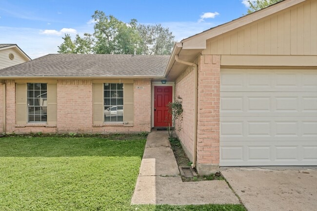 16331 Paso Hondo Dr in Houston, TX - Building Photo - Building Photo
