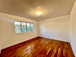 5367 Village Grn in Los Angeles, CA - Building Photo - Building Photo