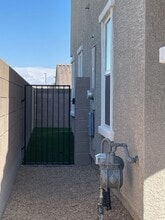 365 Rosefinch St in Henderson, NV - Foto de edificio - Building Photo