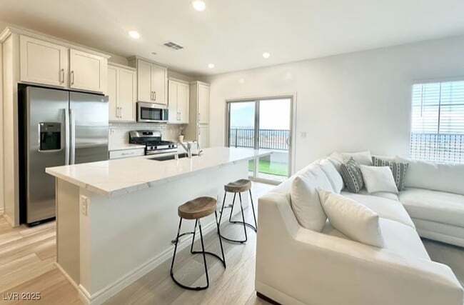 600 Carriage Hill Dr in Las Vegas, NV - Building Photo - Building Photo