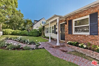 4219 Saugus Ave in Los Angeles, CA - Building Photo - Building Photo
