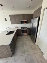 10295 NW 64th Terrace in Doral, FL - Foto de edificio - Building Photo