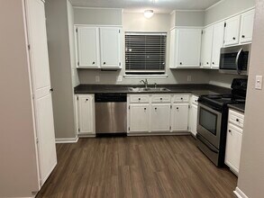 136 Byron Dr in Victoria, TX - Building Photo - Building Photo