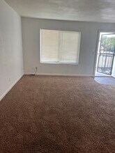 1275 E Bellevue Rd in Atwater, CA - Building Photo - Building Photo