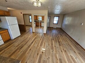 533 Lakeshore Ct in Weyauwega, WI - Foto de edificio - Building Photo