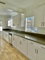 5016 Enfield Ave in Encino, CA - Building Photo