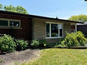 4 Edinburgh Dr in St Catharines, ON - Building Photo - Building Photo