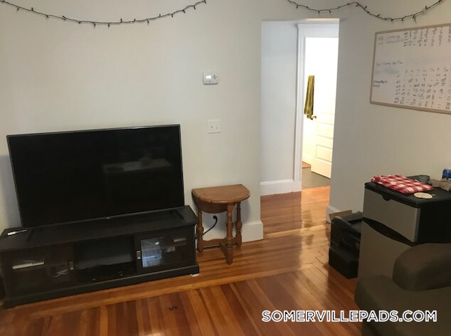 17 Ashland St, Unit 1 in Somerville, MA - Building Photo - Building Photo