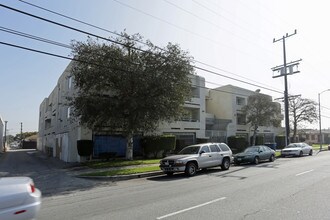 15506 Vermont Ave in Los Angeles, CA - Building Photo - Building Photo