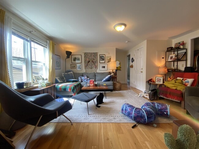 126 Pine St, Unit 2 in Cambridge, MA - Building Photo - Building Photo