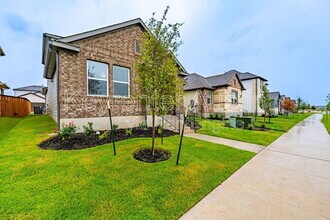 210 Flowers Ave in Hutto, TX - Building Photo - Building Photo
