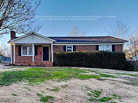 208 Ferncliff Dr in Gastonia, NC - Building Photo