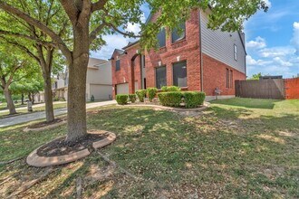 749 Sweet Gum Dr in Kyle, TX - Building Photo - Building Photo