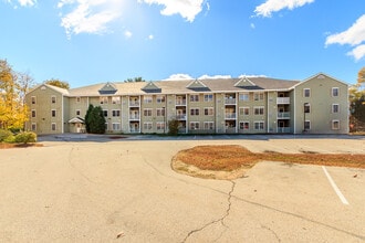 Old Wellington Road Apartments LP in Manchester, NH - Foto de edificio - Building Photo