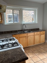7818 S Bennett Ave in Chicago, IL - Building Photo - Building Photo