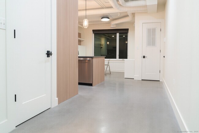 267 Main St in New Britain, CT - Building Photo - Building Photo