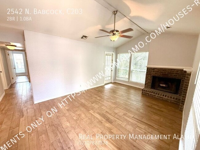 2542 Babcock Rd in San Antonio, TX - Building Photo - Building Photo