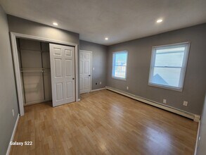 20 Pleasant St, Unit 2nd floor in Wakefield, MA - Foto de edificio - Building Photo