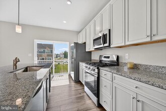 10898 Drummond Pl in Waldorf, MD - Building Photo - Building Photo