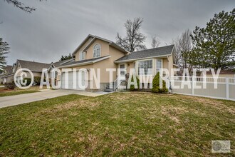 8004 Old Barn Dr in Sandy, UT - Building Photo - Building Photo