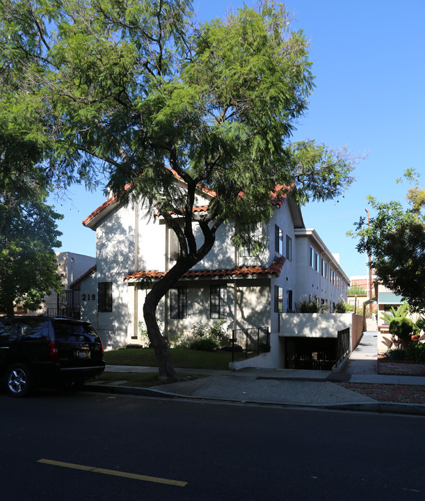 Residential Condominium in Glendale, CA - Building Photo