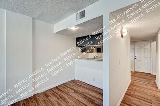 3411 Center Dr in Las Vegas, NV - Foto de edificio - Building Photo