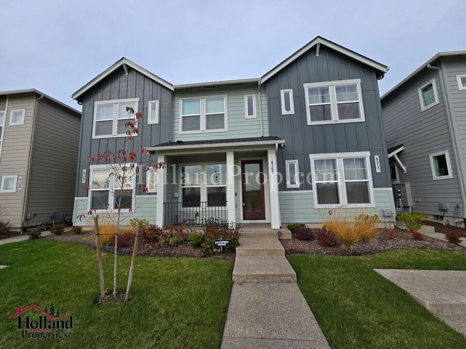 8363 SE Kinnaman St in Hillsboro, OR - Building Photo