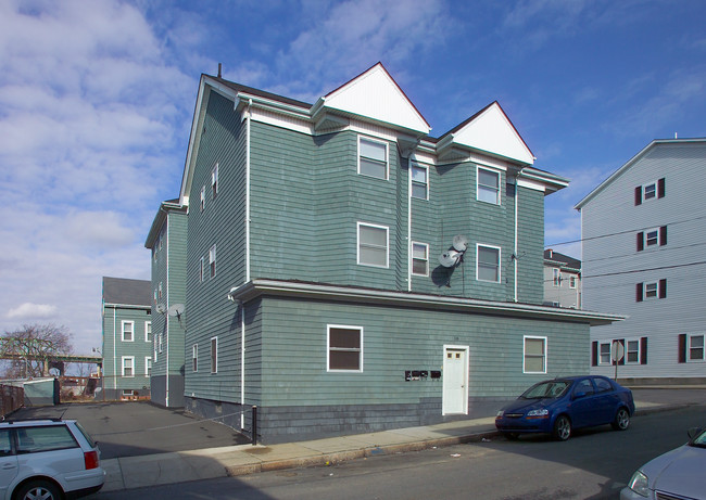 338 Ferry St in Fall River, MA - Building Photo - Building Photo