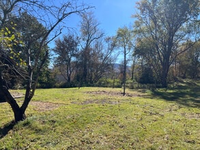 1087 N Hoosac Rd in Williamstown, MA - Building Photo - Building Photo