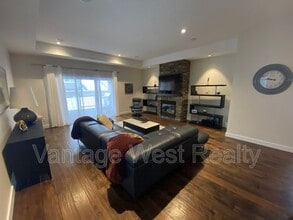 5785 Mountainside Dr in Kelowna, BC - Building Photo - Building Photo