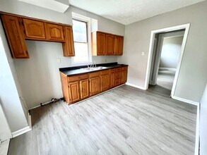 2011 7th Ave, Unit A in Beaver Falls, PA - Building Photo - Building Photo