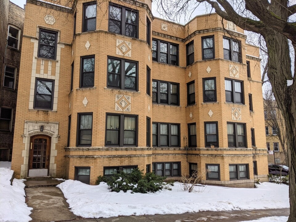 2057 W Arthur Ave, Unit 3 in Chicago, IL - Foto de edificio