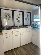 2156 Wisteria St in Sarasota, FL - Foto de edificio - Building Photo