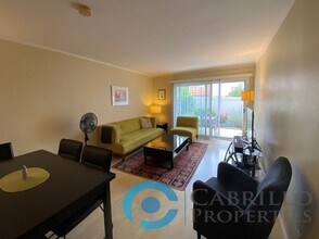 3030 Suncrest Dr in San Diego, CA - Building Photo - Building Photo