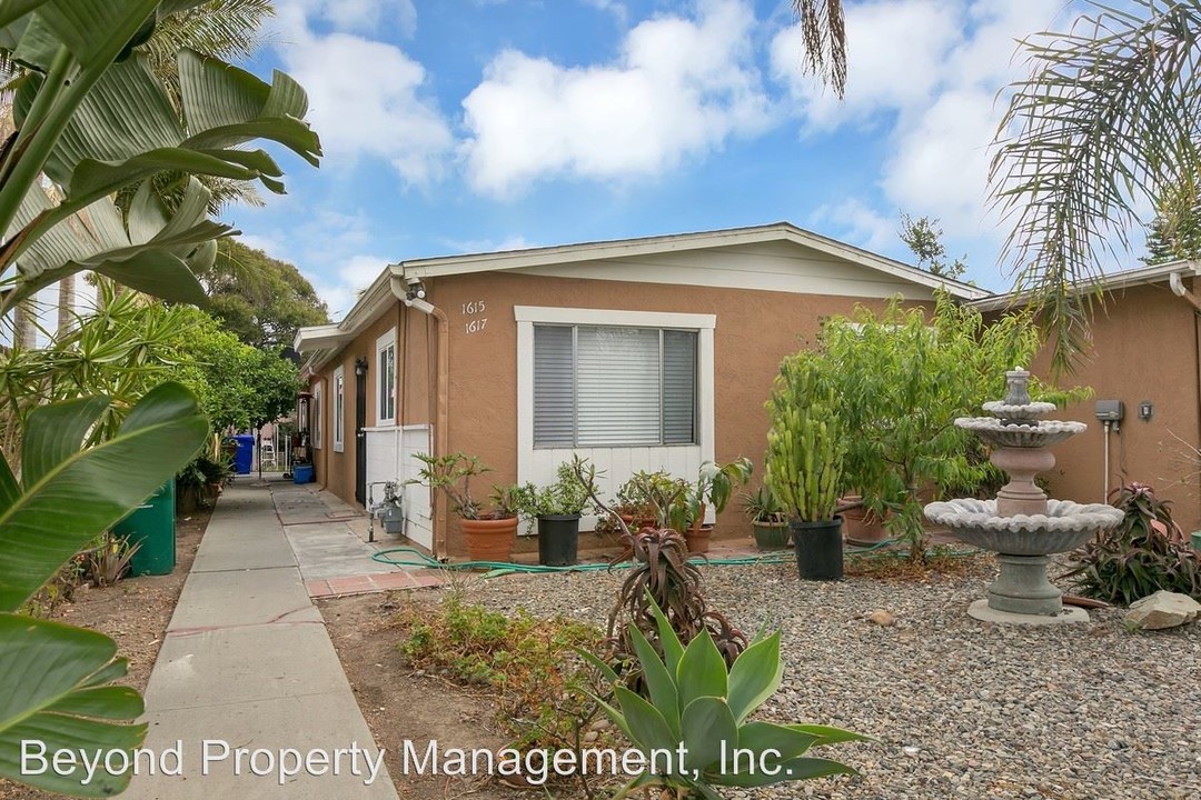 1615 Lemon St in Oceanside, CA - Building Photo