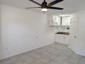 1901 E Noel St, Unit D in Tampa, FL - Foto de edificio - Building Photo