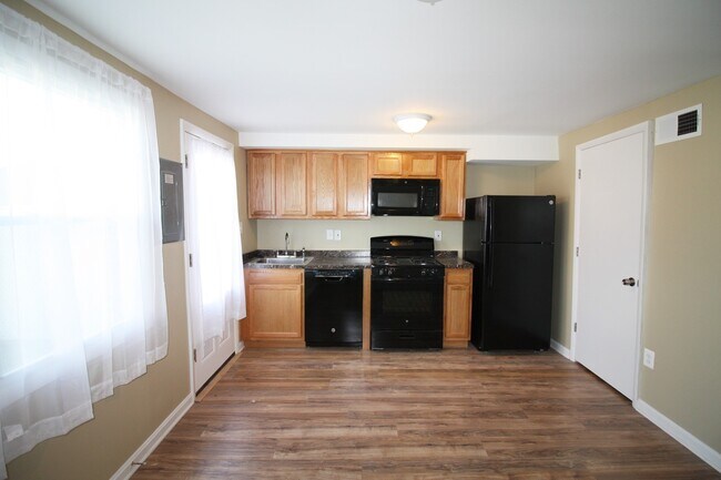 2045 Kelmore Rd in Dundalk, MD - Building Photo - Building Photo