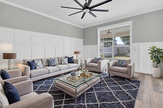 1015 Windton Oak Dr in Ruskin, FL - Building Photo - Building Photo