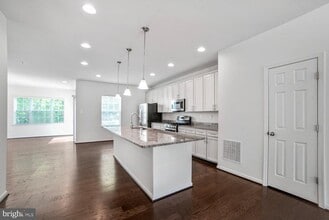 7872 River Rock Way in Columbia, MD - Building Photo - Building Photo