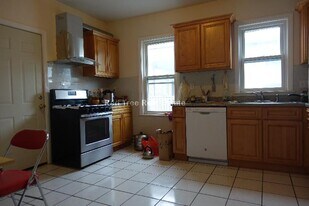 9 Mulford St in Brookline, MA - Building Photo