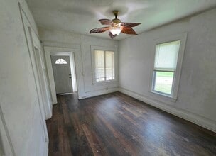 2218 E Eden Pl in St. Francis, WI - Building Photo - Building Photo