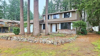 5401 Pineridge Dr NE in Bremerton, WA - Building Photo - Building Photo