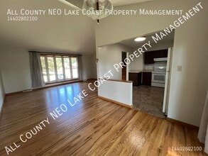 23468 Carriage Ln in North Olmsted, OH - Building Photo - Building Photo