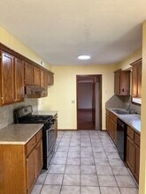 601 NW 19th St in Moore, OK - Foto de edificio - Building Photo