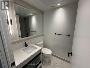 5 Lakeview Ave in Toronto, ON - Building Photo - Building Photo