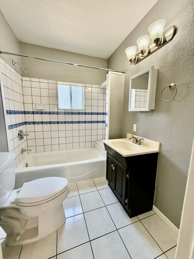 306 Coronado Ave in Roseville, CA - Building Photo - Building Photo