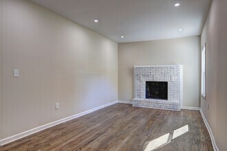 810 Commodore Dr NW in Atlanta, GA - Building Photo - Building Photo