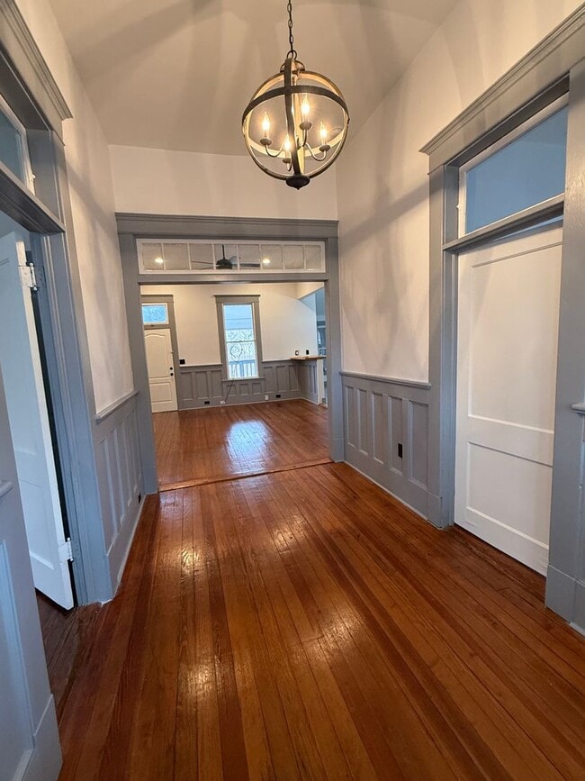 2210 W Travis St in San Antonio, TX - Building Photo - Building Photo