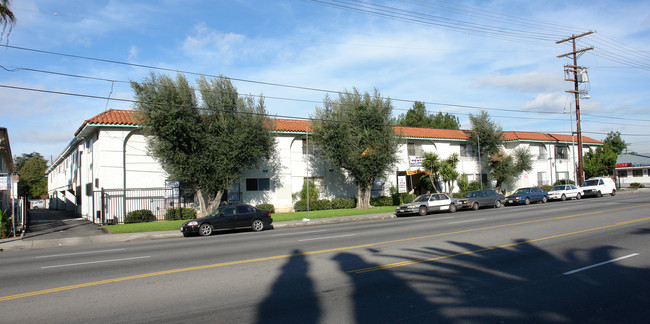 Valle Hacienda in Van Nuys, CA - Building Photo - Building Photo